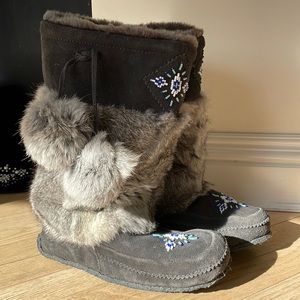 Beautiful real rabbit fur Minnetonka boots - never worn in a size 8.